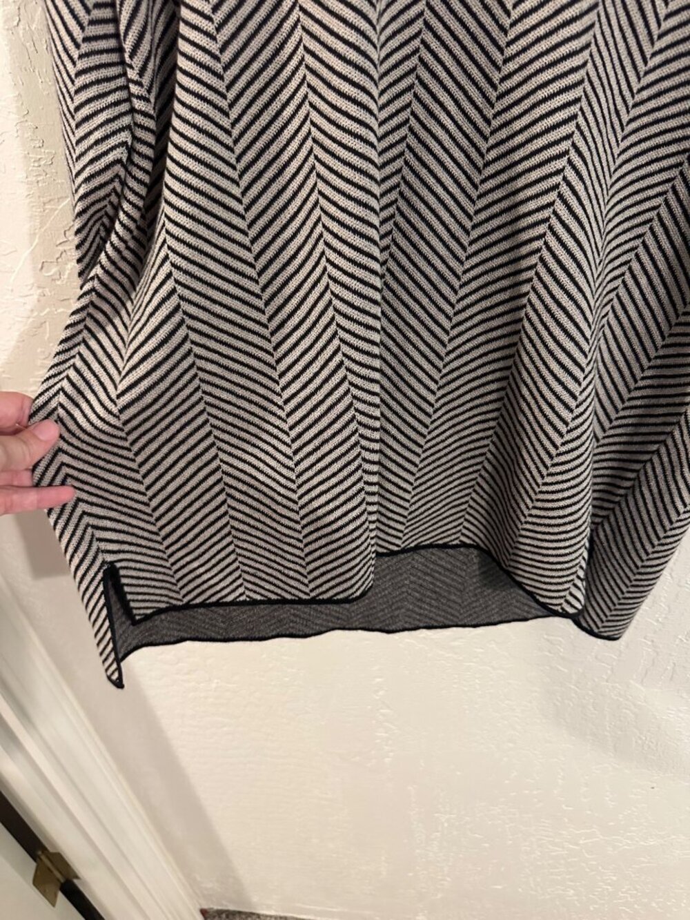 Calvin Klein Cowl Neck Black & White Herringbone Long Sleeved Sweater - Picture 5 of 12